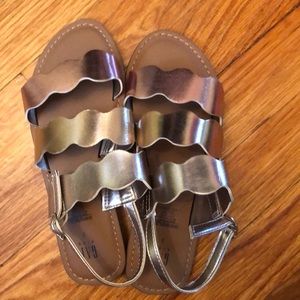 Brand new! Gap sandals size3